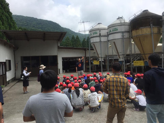 JA青年部の食育活動 「農家のおじちゃんと語る会」での農場視察研修